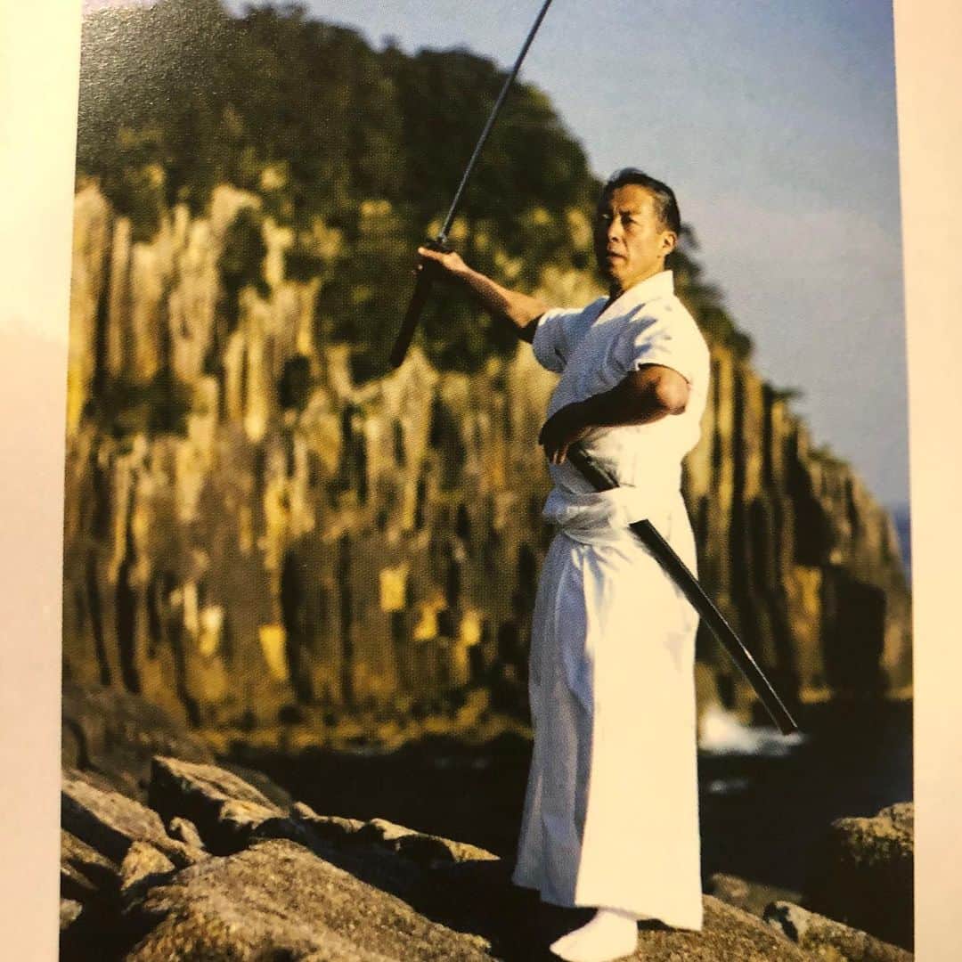 永倉由季さんのインスタグラム写真 - (永倉由季Instagram)「.﻿ .﻿ ﻿ 【武道初体験！】﻿ 　　　　　　　　　　﻿ 一昨日から﻿ 世界遺産の地『熊野飛鳥むすびの里』で﻿ ﻿ 　　　　　　﻿ 荒谷先生の武道教室と﻿ 学びの合宿に参加させて頂いています。﻿ ﻿ 　　　　　　　　　　　　﻿ 初めての武道を通して﻿ ﻿ 荒谷先生から﻿ 自分の身体や精神の﻿ 中心軸を知ることを教えて頂きました。﻿ 　　　　　　　　　　　　　　　　　　　　﻿ む、むずかしい⚔﻿ ﻿ 　　　　　　　　　　　　　　　﻿ 大自然の中で﻿ 朝から晩までてんこ盛り✍️✨﻿ 自然のご飯も美味しい🍚﻿ ﻿ ↓  つづく　﻿ ﻿ https://lin.ee/v5onXnt﻿ ﻿ #世界遺産　#熊野 #熊野飛鳥むすびの里 #武道　#武道場　#木刀素振り  #中心軸 #身体作り #集中力 #合宿　#自然　#自然が好き  #ごはん　#美味しい #ステキな人たち」9月6日 11時38分 - yuki_nagakura67