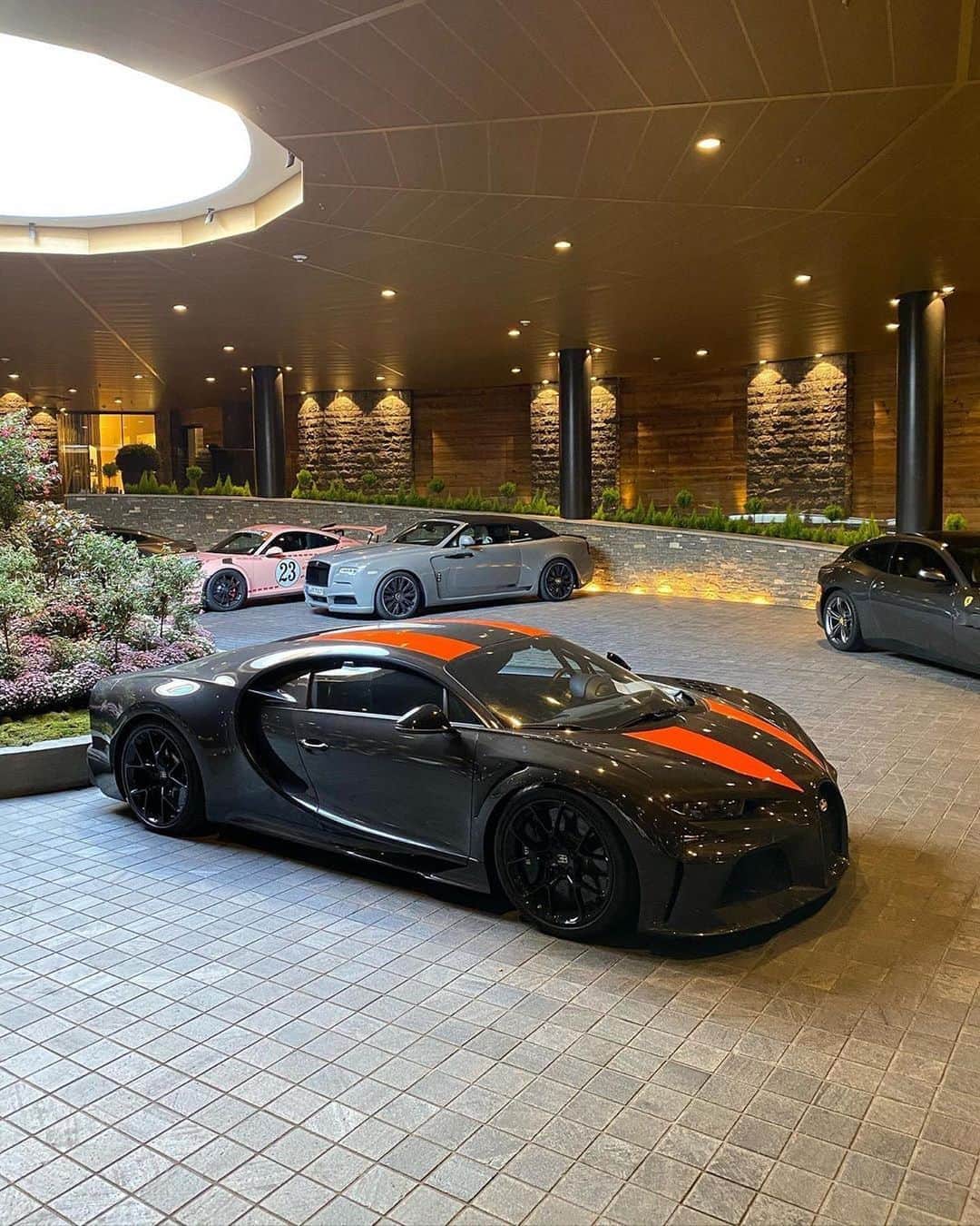CARLiFESTYLEさんのインスタグラム写真 - (CARLiFESTYLEInstagram)「304mph top speed Bugatti Chiron Super Sport. Who will top this? Photo by @horsepower_hunters #carlifestyle」9月6日 12時03分 - carlifestyle