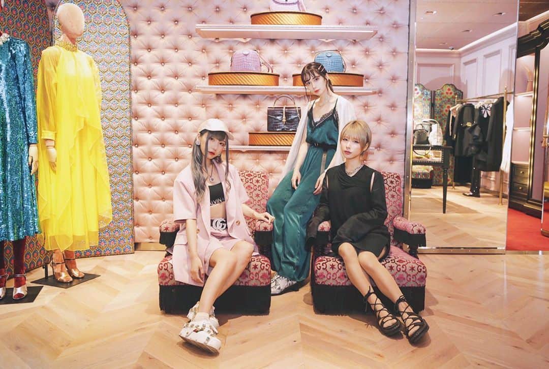 病夢やみいのインスタグラム：「_ GUCCI青山店 新作発売記念イベントにて  はむちゃんお供させていただきありがとう🤍  新作の #jackyback 全体のフォルムやベルトのカーブがすてきでした、、！  #GUCCI#gucci青山#gucciparty#guccijapan #guccijapanexclusive#ootd#fashion#tokyolife #데일리룩#오오티디」