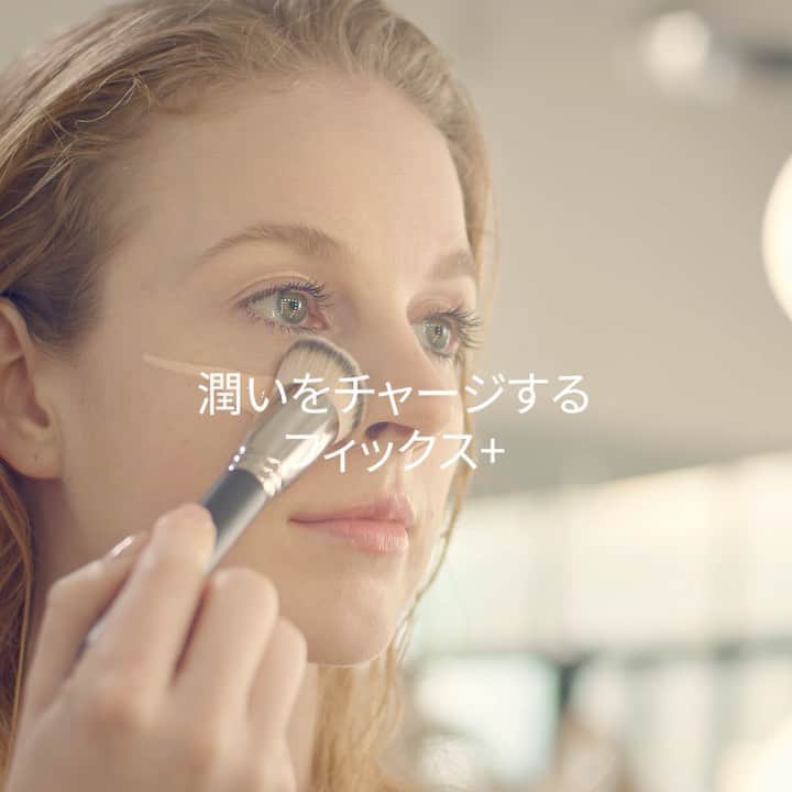 M∙A∙C Cosmetics Japanのインスタグラム：「肌にうるおいをプラスしながら、メイクをセット✨メイク前後だけでなく、ベースメイク時にも、ファンデーションと合わせて使うことで、さらに潤いのあるもっちり美肌へ。 ㅤ 【公式オンラインショップ限定特典】 ☑︎初回ご購入のお客様へ10% OFFクーポンをプレゼント （クーポンコードwelcome） ㅤ #MACFixPlus #MACフィックスプラス#MACCosmeticsJapan #MACCosmetics #MAC #MACコスメ #マックコスメ #コスメ#コスメ紹介#コスメ好き #夏メイク#化粧水#ミスト#ミスト化粧水#潤い#保湿#保湿ケア#スキンケア#セルフケア#しっとり #スキンケアマニア#スキンケア用品#スキンケア大好き#スキンケア紹介#保湿化粧水#透明感#潤い肌」