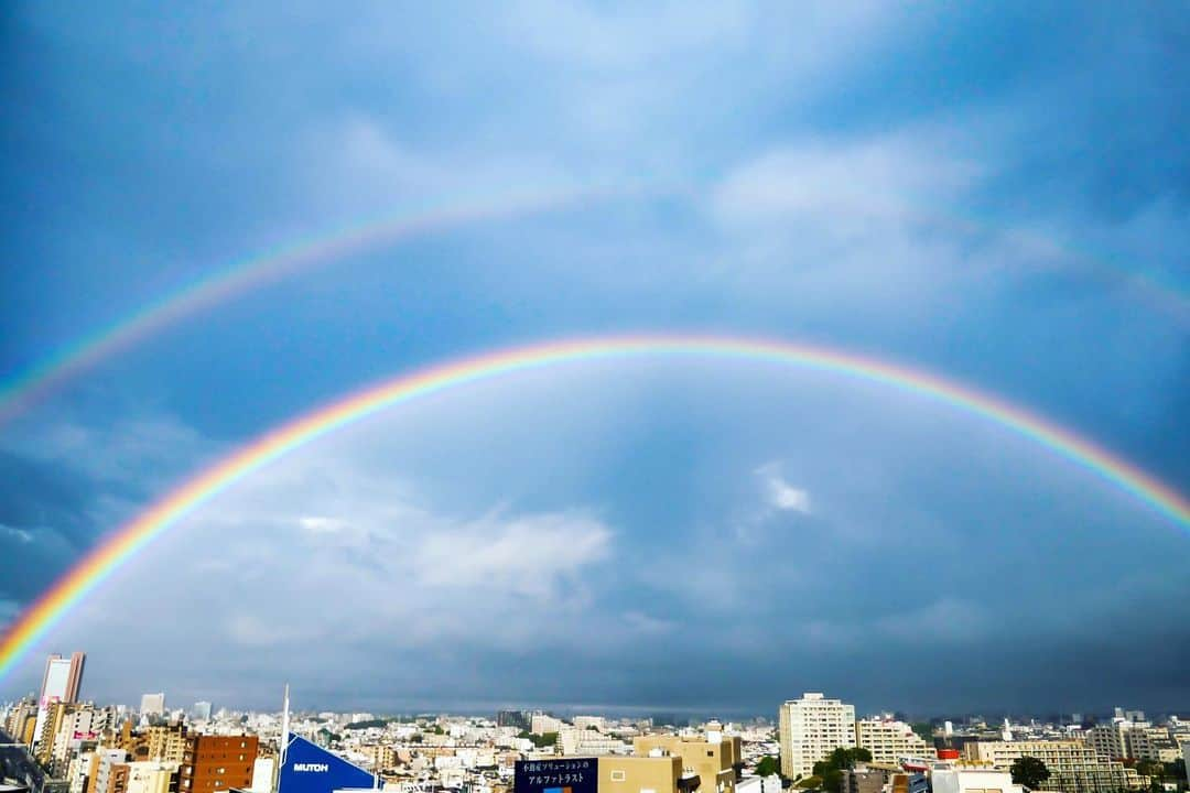 DJ Komoriさんのインスタグラム写真 - (DJ KomoriInstagram)「夏の終わりにきれいな虹 見れた🌈 #rainbow #虹  #endofsummer」9月6日 12時14分 - djkomori