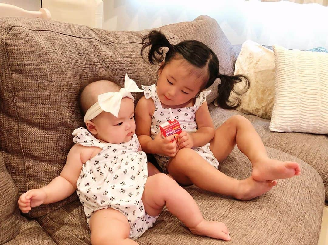 MARIEさんのインスタグラム写真 - (MARIEInstagram)「4ヶ月と1歳7ヶ月のおそろコーデ👶🏼👧🏼 #新米ママ #プレママ #マタニティ #育児 #妊娠 #ママリ #女の子ママ #赤ちゃん #赤ちゃんのいる生活 #ママ友 #主婦 #mama #instagood #fashion #instalike」9月6日 12時16分 - marie_mimura