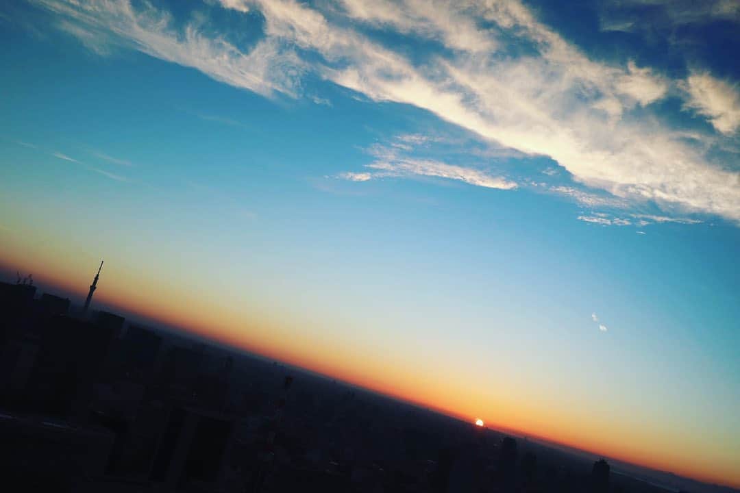 近藤英恵さんのインスタグラム写真 - (近藤英恵Instagram)「夜明け✨  #朝焼け#夜明け#とても綺麗でした#うっとり#ぼんやり#心が洗われます 空#空が好き #空が好きな人と繋がりたいわけじゃないけど #宙組好きなら真剣に末長く繋がりたい#🪐」9月6日 12時23分 - hanachan93