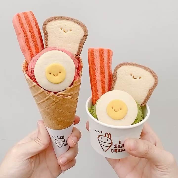Song Sweet Songのインスタグラム：「Hello Breakfast Ice cream 🍨 is ready to serve at @iseacream_cafe kaa~ 🍞🥓🍳✨ ใครมาเที่ยวชลบุรี แวะมาหาน้องที่บางแสนได้นะฮะ ร้านเราอยู่ชั้น1 ของโรงแรม @marinabangsaen ค้าบ🌴~ ส่วนในกรุงเทพ! ตอนนี้เราออกบูธอยู่ที่ ซีคอนสแควร์ ศรีนครินทร์ ถึงวันที่ 7 กย. 63 พรุ่งนี้วันสุดท้ายแล้ว แวะมาเจอกันได้นะค้า🚗~ ． ． 。  . ． . .  #cafehoppingchonburi #chonburi #cafechonburi #chonburicafe #adayinchonburi #cafeteller #cafehop #cafehopping #thailand #thailandtravel #adayinthailand #reviewthailand #reviewchonburi #タイ旅行  #カフェ #맛집  #맛스타그램 #냠스타그램 #태국 #태국카페 #インスタ映え #촌부리 #unseenthailand #travelgram #คาเฟ่ชลบุรี #เที่ยวไทยเท่  #เที่ยวไทย #iseacream #iseacream_cafe」