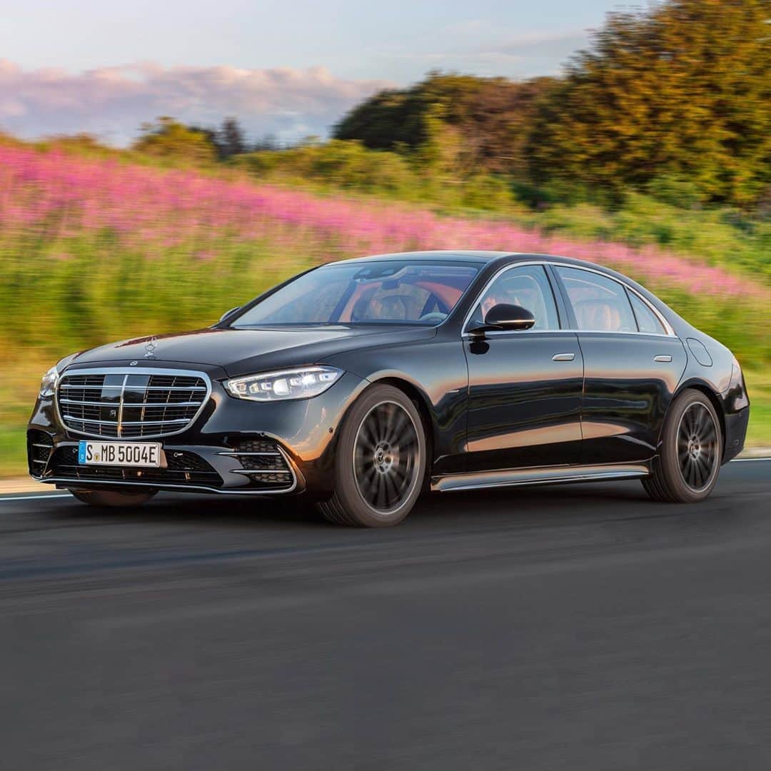HYPEBEASTさんのインスタグラム写真 - (HYPEBEASTInstagram)「@hypebeastcarclub: @mercedesbenz recently unveiled the 2021 S-Class with two base models: the S500 and the S580. The latest innovations include air suspension or optional E-Active Body Control suspension, as well as a complete interior overhaul and augmented reality guidance. Get a closer look via the link in bio and look for the S-Class to release in the first half of 2021 with starting prices expected at around $100,000 USD.⁠⠀ Photo: Mercedes Benz」9月6日 12時37分 - hypebeast
