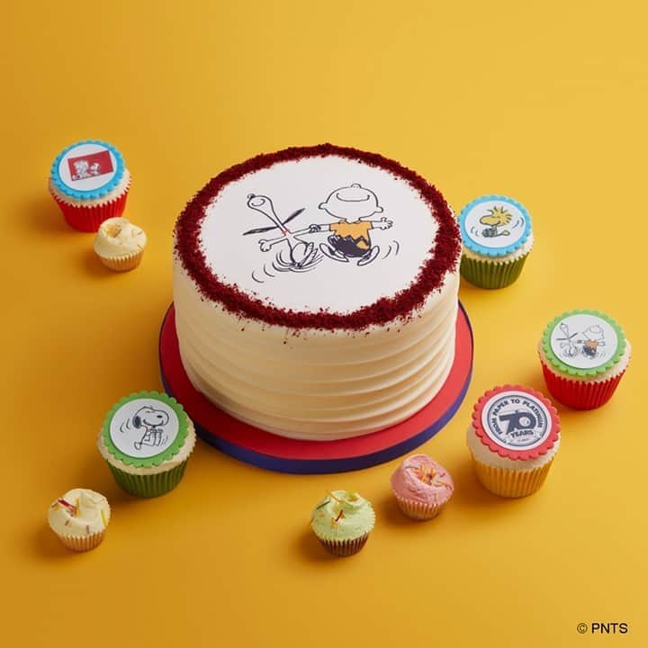 スヌーピーさんのインスタグラム写真 - (スヌーピーInstagram)「@hummingbbakery is cooking up something sweet for the 70th anniversary of Peanuts! These tasty cakes featuring your favorite Peanuts characters are available now for a limited time across their bakeries in London and Surrey. Head to our stories for more deliciousness! 👆🏻 . . It’s always a celebration with Snoopy and the gang! #Peanuts70 #Snoopy70」9月6日 4時00分 - snoopygrams