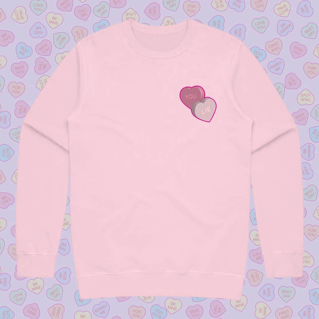 ジャック・ジョンソンのインスタグラム：「The official YOU LIE streetwear line is LIVE on JVCKJ.COM 🌸」