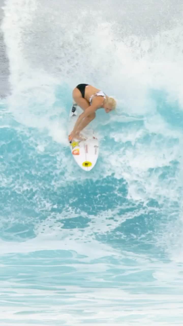 タティアナ・ウェストン・ウェブのインスタグラム：「🤍✨ Hawaii last winter with @bodyglove filmed by @gregsworld //」