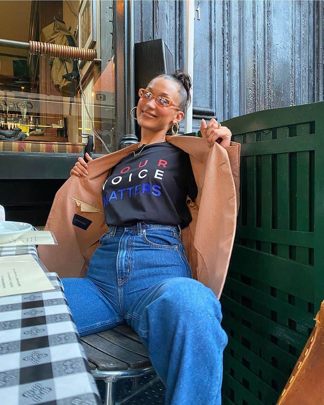 ELLE Magazineさんのインスタグラム写真 - (ELLE MagazineInstagram)「Voting merch is the new concert tee. ✔️🗳 Link in bio for 16 designers who want you to head to the polls in style. #YourVoiceMatters #regram @bellahadid」9月6日 5時09分 - elleusa