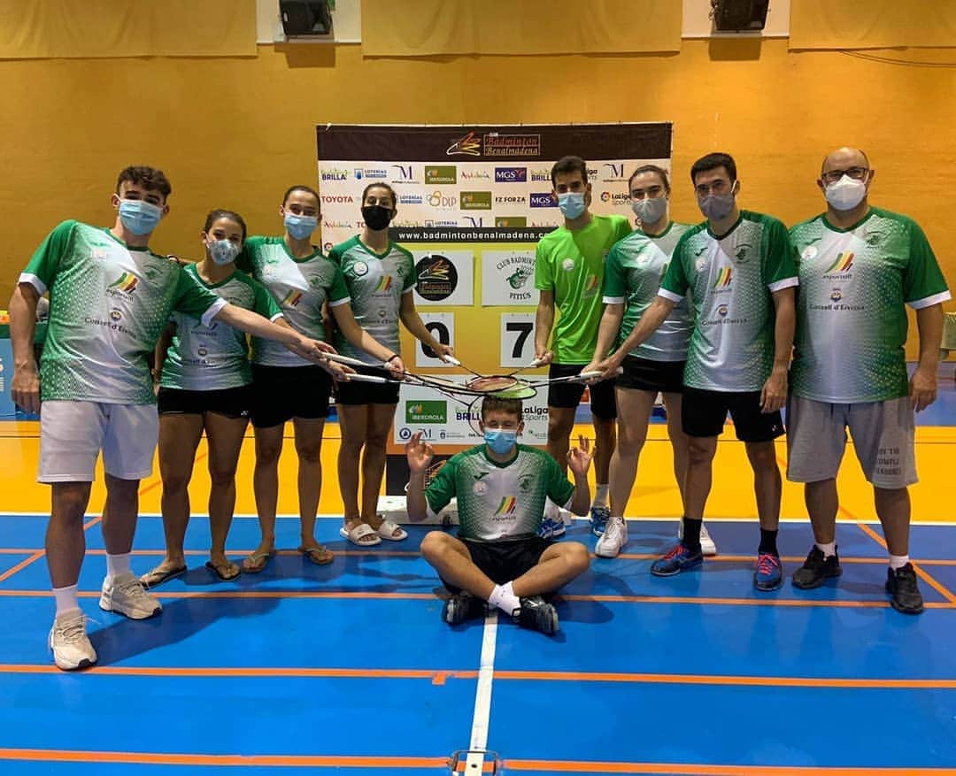 キャロリーナ・マリンのインスタグラム：「Primera victoria 0️⃣-7️⃣ para comenzar la liga! 💪 @badmintonibiza Gracias @cbbenalmadena por vuestro recibimiento tras tantos meses fuera de las pistas! 🥰」
