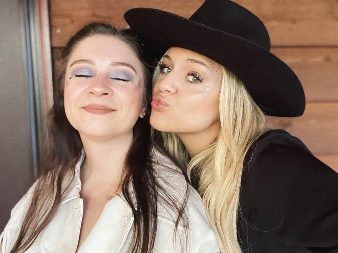 Kelsea Balleriniのインスタグラム：「we’ve seen each other through a lot of life, love, and heartbreak...and now she’s gettin hitched!!! can I get a YEEEEHAWWWW 🤠」