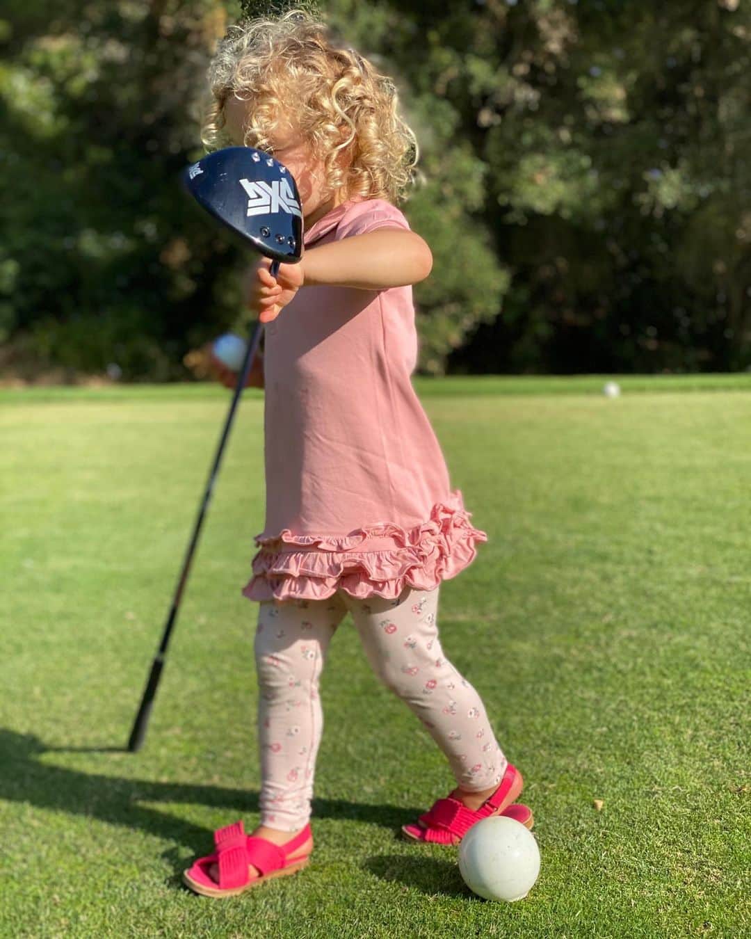 アンナ・ローソンさんのインスタグラム写真 - (アンナ・ローソンInstagram)「Insta golfer hair 😜 for my dream golf date with @lilahmaechervin 🥰」9月6日 6時00分 - annarawson