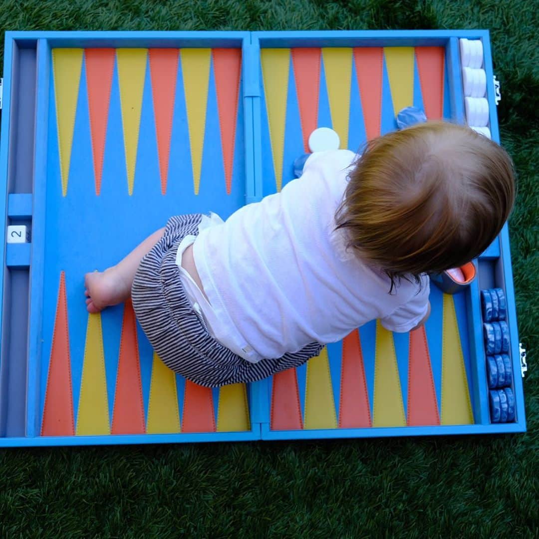 メアリー・マコーマックのインスタグラム：「A real backgammon baby- my new nephew Sonny, who is perfect.  Obviously. #notatallbiased @emilyarlook @willmccormack @backgammonbaby」
