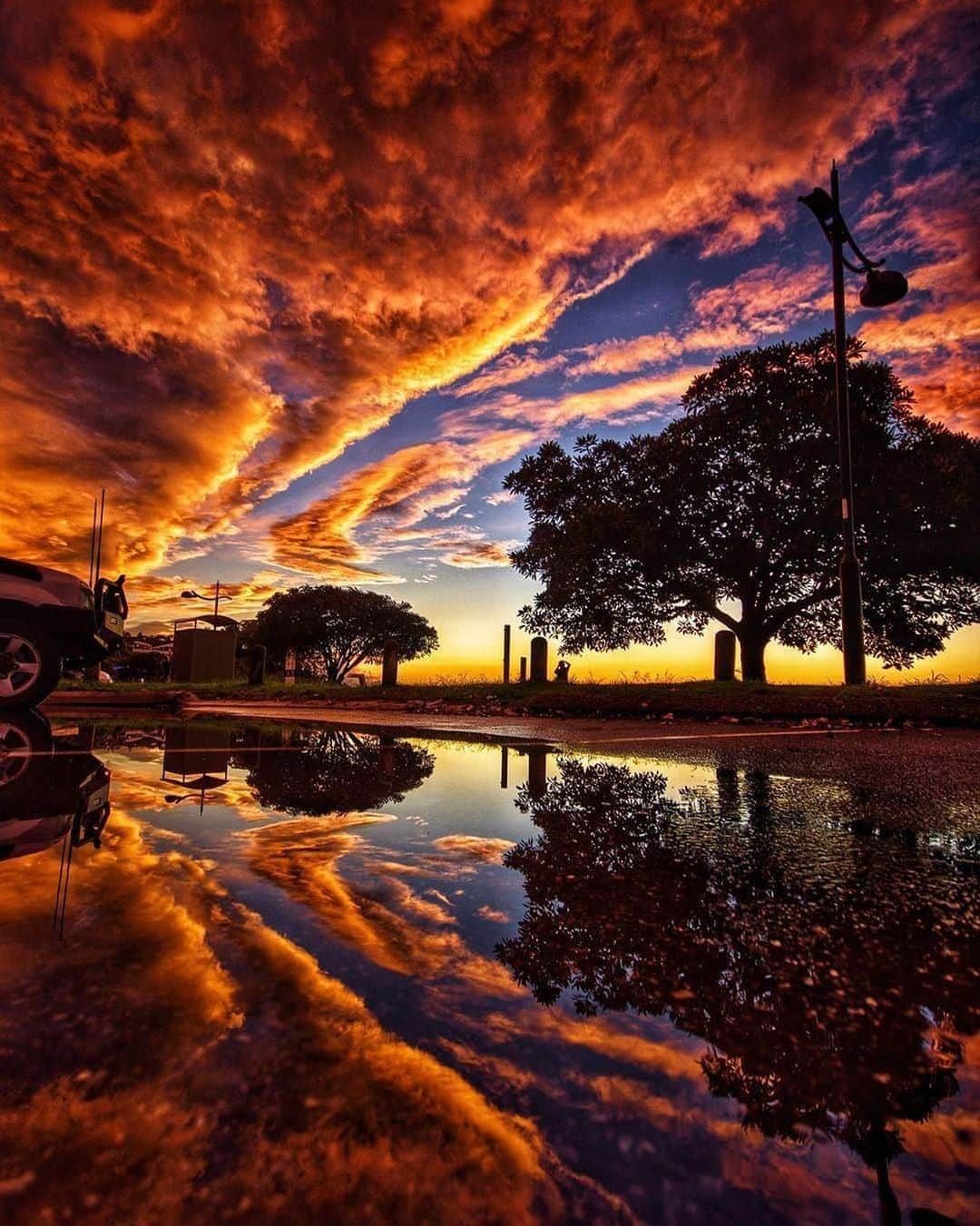 Canon Photographyさんのインスタグラム写真 - (Canon PhotographyInstagram)「10/10 sunset in Australia 🌅 Photography // @benmuldersunsets Curated by @steffeneisenacher  #sunsetphotography #australia #seeaustralia #thisisqueensland #reflectiongram」9月6日 6時24分 - cpcollectives