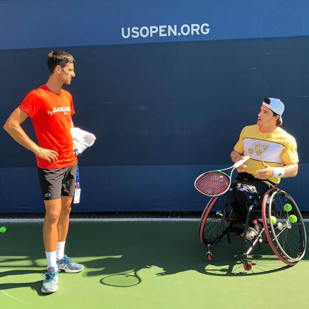 ノバク・ジョコビッチさんのインスタグラム写真 - (ノバク・ジョコビッチInstagram)「Gustavo and I talked tennis today. Wheelchair tennis players are truly an inspiration for me. It’s amazing how they manage to execute the shots while constantly having one hand on the wheel. @gustifernandez4 was kind enough to answer all the questions and give me insights to his Herculean efforts on the court. I have tried several times to play wheelchair tennis and it’s super hard. Big admiration and respect to Gustavo and all the wheelchair tennis players. Well done to @usopen for providing opportunity for these guys to compete in these kind of circumstances. 🙏🙌👏」9月6日 6時37分 - djokernole