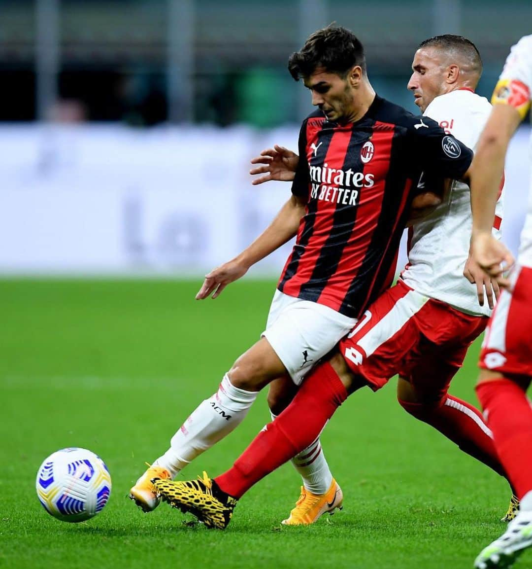 ブラヒム・ディアスさんのインスタグラム写真 - (ブラヒム・ディアスInstagram)「Ciao San Siro! 👋🏼 Just the beginning 🔴⚫️ #sempremilan」9月6日 6時40分 - brahim