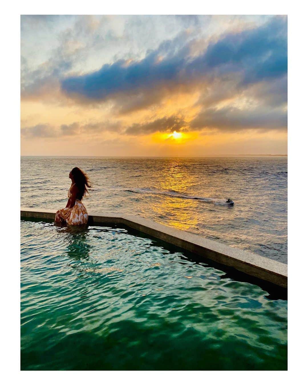 ジュリアナ・パエスのインスタグラム：「#windenergy ⛅️」