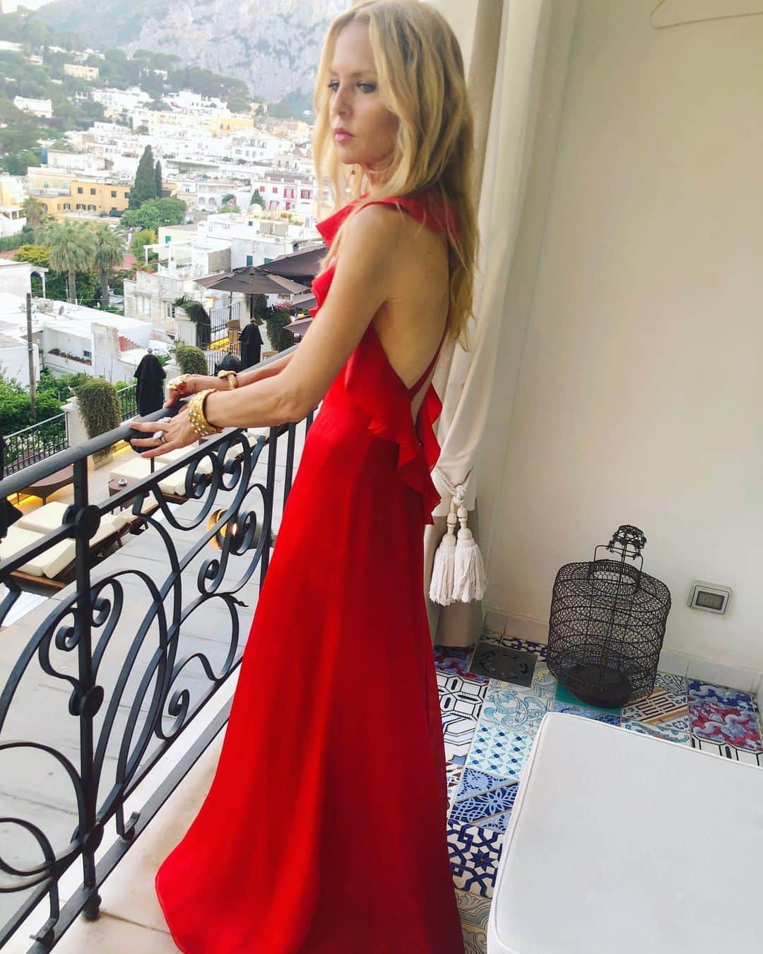 レイチェル・ゾーのインスタグラム：「Wow do I miss this magical place right now..📸 from 1 year ago..I ❤️ #italy 🇮🇹 XoRZ」