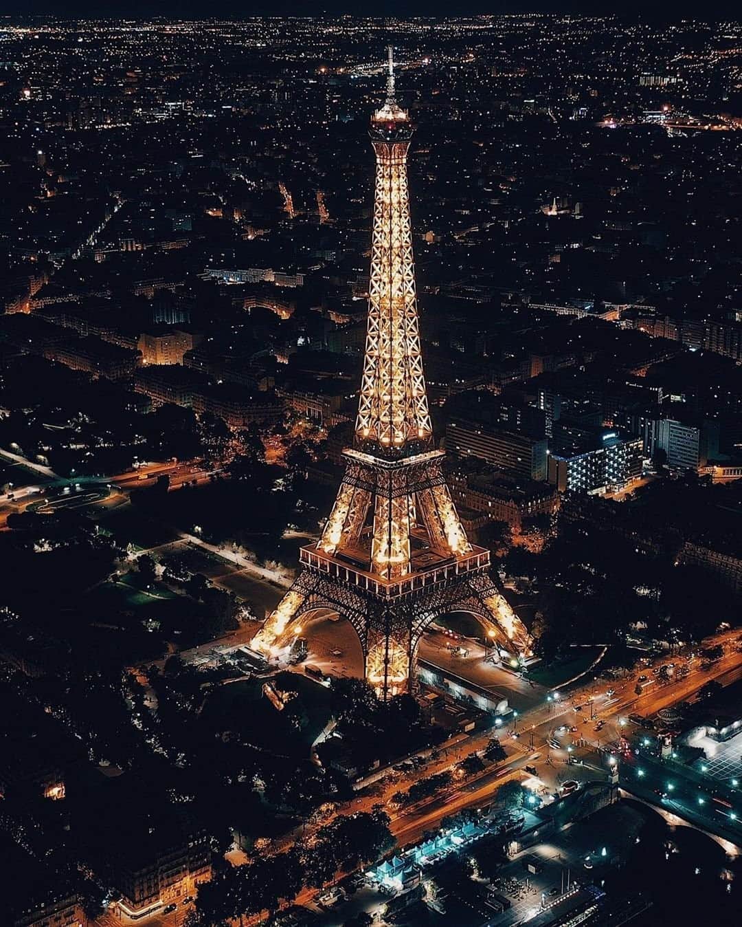 Travel + Leisureさんのインスタグラム写真 - (Travel + LeisureInstagram)「The French capital still has plenty of hidden secrets to offer beyond the Eiffel Tower and world-class museums. If Paris is on your list for when it's safe to travel again, get our guide at the link in bio. #tlpicks courtesy of @muchaii」9月6日 7時05分 - travelandleisure