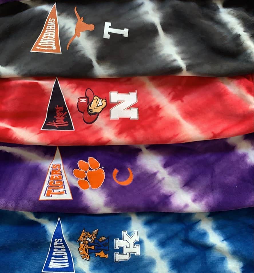 エリン・アンドリューズのインスタグラム：「Can’t wait to see you WEAR’ing your @wearbyea #collegecolorsday gear!! Check out @fanatics for our new styles! @ncaa #ncaa #ncaaapparel」