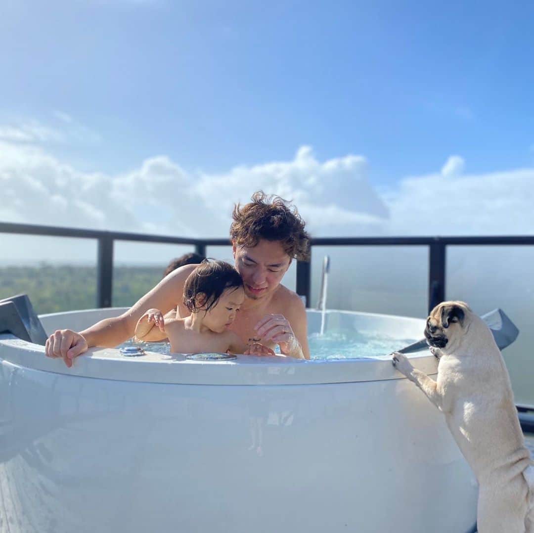 渡辺義明のインスタグラム：「🌞🛀❤️ ・ ・ #なつのおもいで  #朝から癒されます 💛」