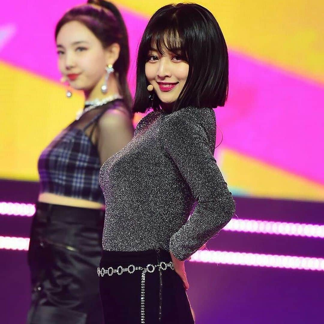 ジヒョさんのインスタグラム写真 - (ジヒョInstagram)「♡ good night to bdz jihyo only 😁👩‍❤️‍💋‍👩⠀ —」9月6日 7時28分 - jypjihyo