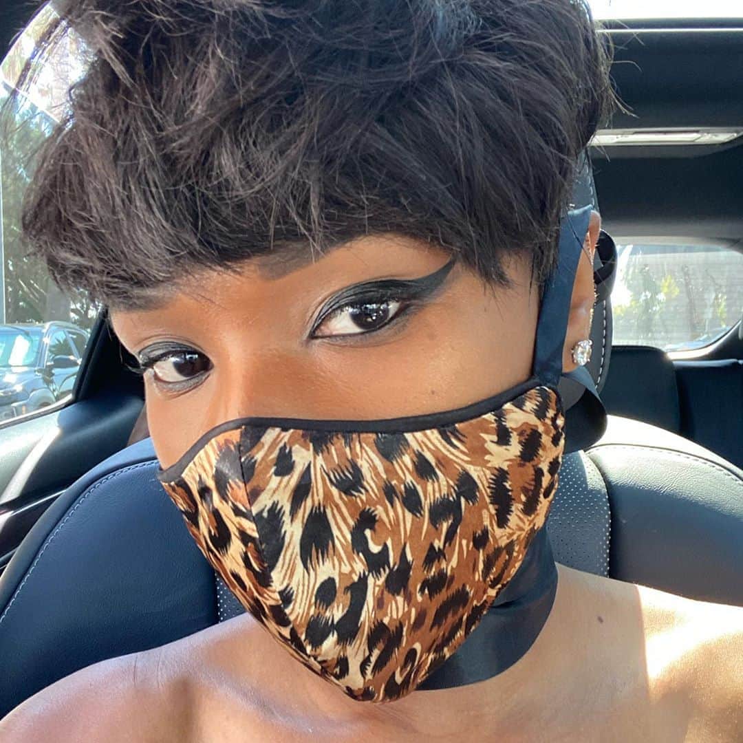 ジェニファー・ハドソンのインスタグラム：「What’s behind your mask ? Mask by @vernecciaetienne thank you for my pre bday gift  keeping me fashionable safe ! Yal getting more and more creative with these mask ! Make it fun」