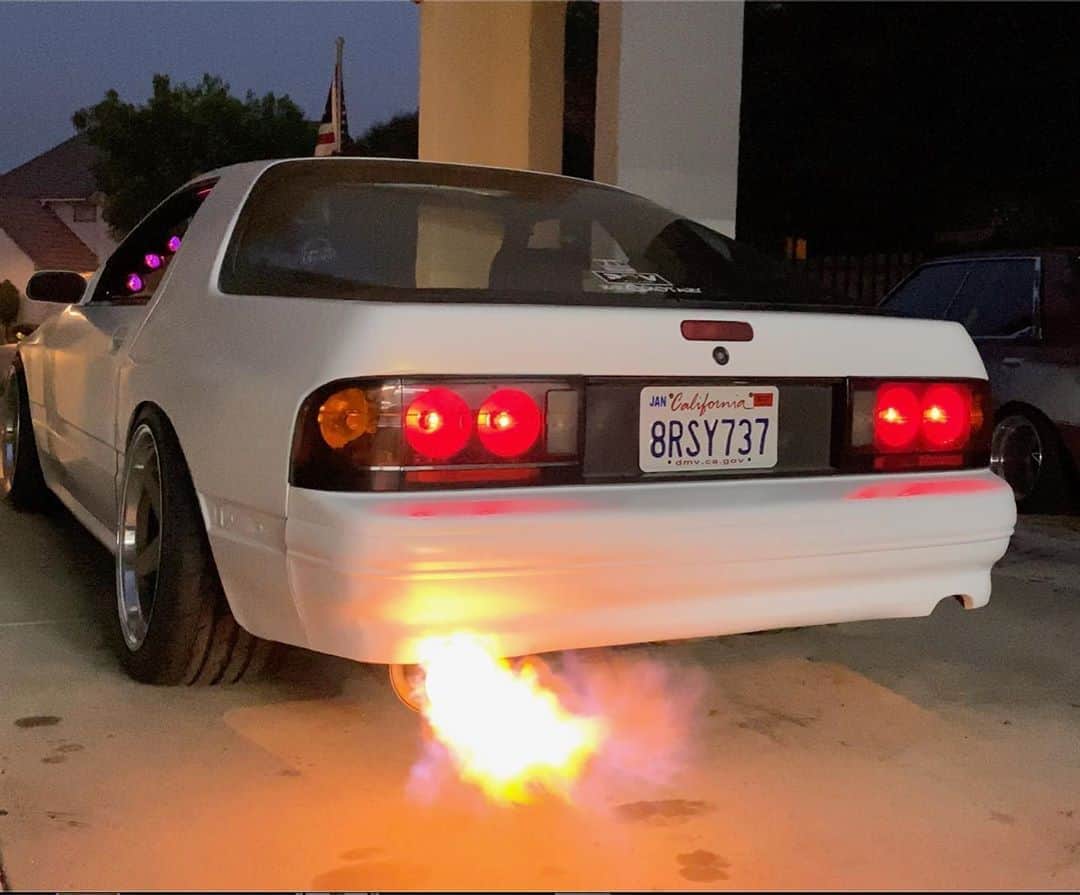 スティーブのインスタグラム：「Our father son RX-7 project is fire!! Literally 🔥🔥🔥 we took our first drive in this project that we have enjoyed building for the past 5 months. Watch the video to see how happy we both are as the hard work really paid off!! Btw, swipe right for our new limited edition #rotary shirt!! Available on StevesPOV.com  ボロボロ車体を購入してからの5ヶ月！親子で四苦八苦しながらの苦労が報われた！嬉しい！協力してくれた皆さん、本当にありがとう！ thank you: @rotaryryan80 @isc_suspension @liquimoly.usa.canada @liquimolyjapan @thewrapshopla @wangan_dreamer @kanseiwheels」