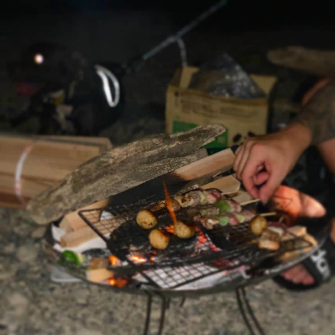 鷲巣綾乃さんのインスタグラム写真 - (鷲巣綾乃Instagram)「. . . . #夏の思い出 #夏キャンプ 🔥 #Camp #犬用ライフジャケット 装着して 一緒に川入った最高〜❤️❤️ . . .」9月6日 8時15分 - ayano_wsz