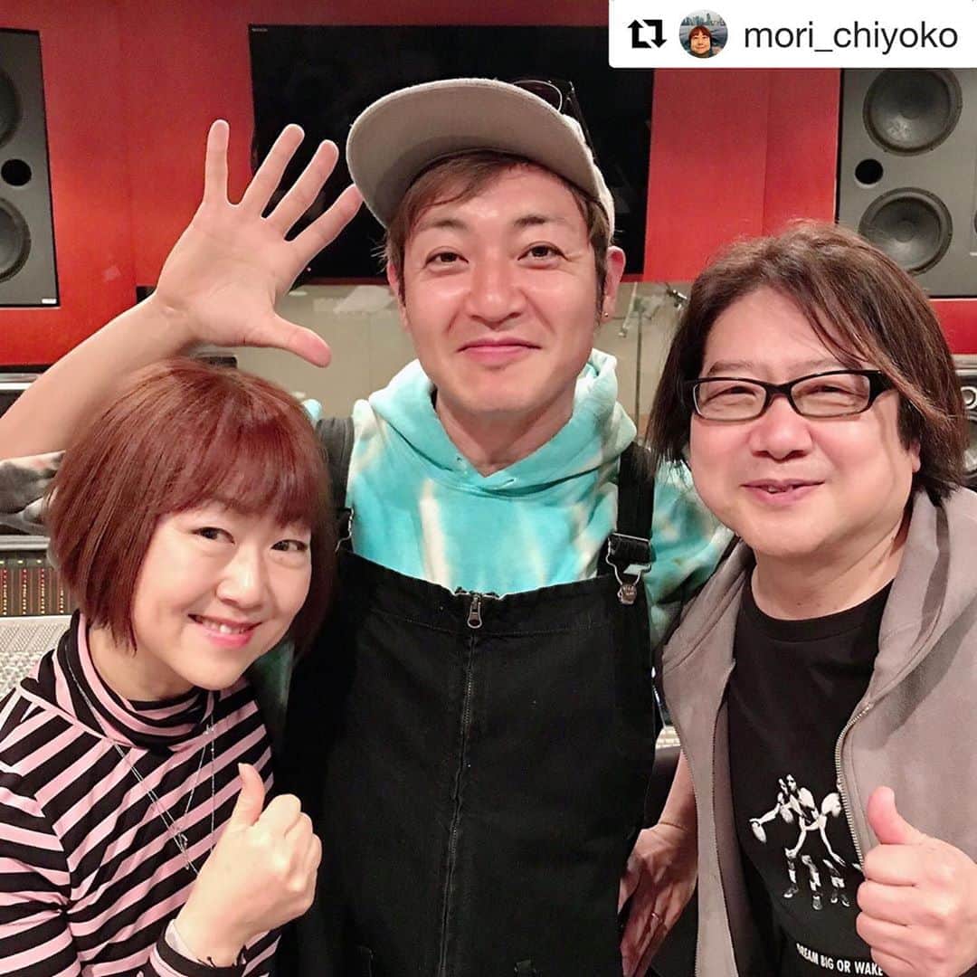 のインスタグラム：「チャギントン 地上波放送10周年 ダンスが新しくなりました😊  「ン！チャギントン 体操」 「まいにちエブリデイ」  是非覚えてね‼️  youtube公式「チャギントン 」チャンネルにて✨✨  👉 https://www.youtube.com/c/チャギントンちゃんねる-公式  #Repost @mori_chiyoko with @get_repost ・・・ 🔴 新曲「ン！チャギントン体操」MVが フジTV「GO!GO! チャギントン 」に お目見えします！ 列車も🚃みんなも👬　 元気に ♪ ン！チャチャチャ〜してね‼️ ・ 🔵歌: つるの剛士さん 作詞: もりちよこ  作・編曲: 小杉 保夫 さん 振付:  振付稼業airman さん ☆つるの剛士さん、佐久間みなみお姉さん、キッズナビゲーターが楽しく体操します。 ・ 🟡9/6(日)朝6:15-他  フジTV、関西TV他　 BSフジは9/13(日)朝8:00- 全国放送予定です。 詳しくは↓チャギントンの公式サイトを見てね！ https://www.fujitv.co.jp/chuggington/tv.html ・ #チャギントン  #つるの剛士  #佐久間みなみ  #もりちよこ  #小杉 保夫 #振付稼業airman」