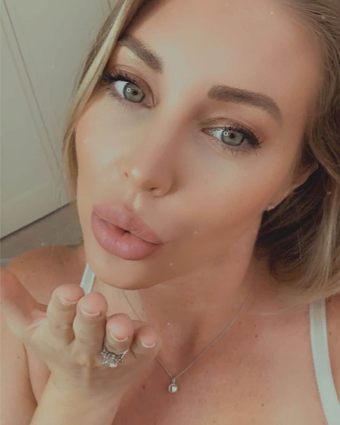 のインスタグラム：「Hope your having a good Labor Day weekend. This weekend my Onlyfans is only $5!! Click link above !」