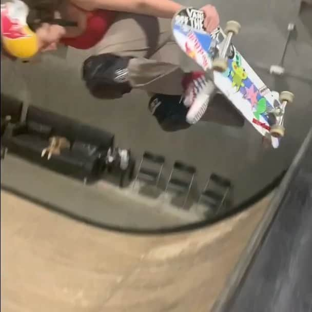 ブライトン・ゼウナーのインスタグラム：「lil skate clips 🥰」