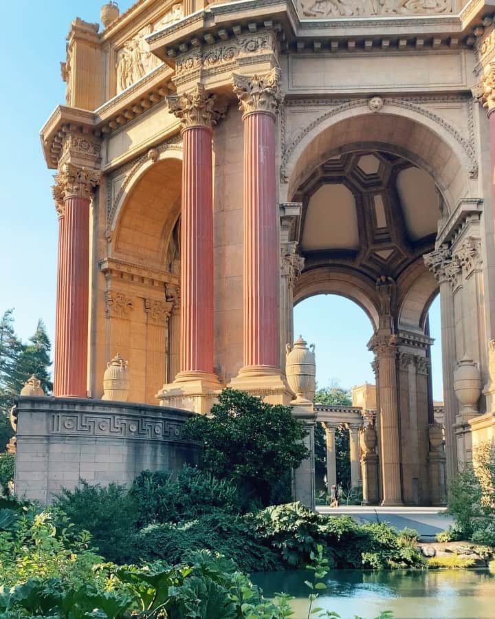 Aylen Aのインスタグラム：「Artistic neighborhood 💘」