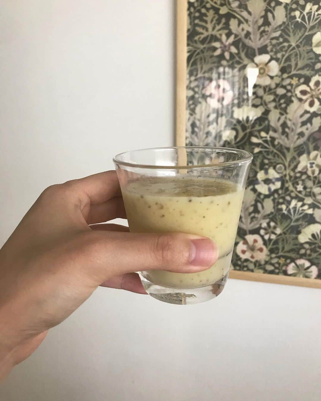 AMOさんのインスタグラム写真 - (AMOInstagram)「kiwi juice 🥝🧊 おはようございます😪みんなどんな日曜日？」9月6日 9時08分 - amo_whale