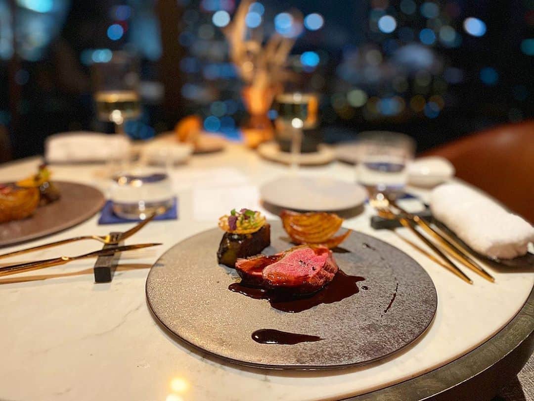 大崎佑実さんのインスタグラム写真 - (大崎佑実Instagram)「メズム東京❤︎﻿ Chef’s Theatre ﻿ 夜景がすごーく綺麗で、﻿ 素敵ディナーでした🥰﻿ ﻿ デートにおすすめ✨✨﻿ ﻿」9月6日 9時15分 - osaki_yumi