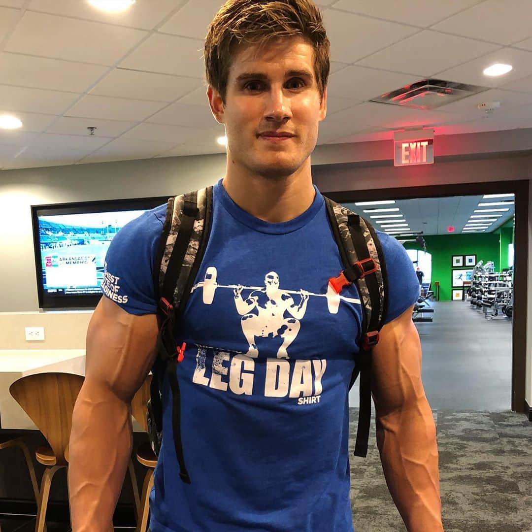 セージ・ノースカットのインスタグラム：「Leg Day or Arm Day?」
