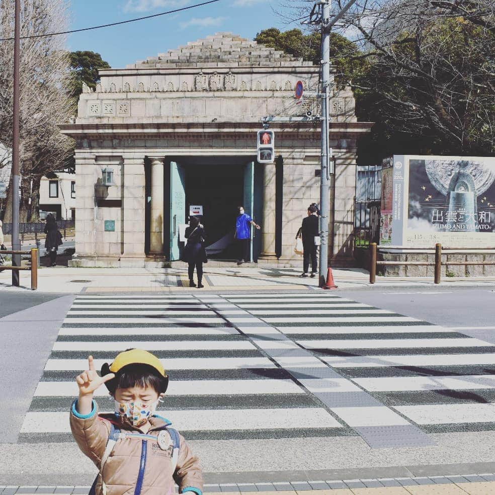 とくこさんのインスタグラム写真 - (とくこInstagram)「いつかの写真📷 特別公開された博物館動物園駅跡。 駅の外観がステキ✨ 巨大なうさぎがもぐってた🐇  #博物館動物園駅 #京成電鉄 #上野」9月6日 9時44分 - tokukoyori