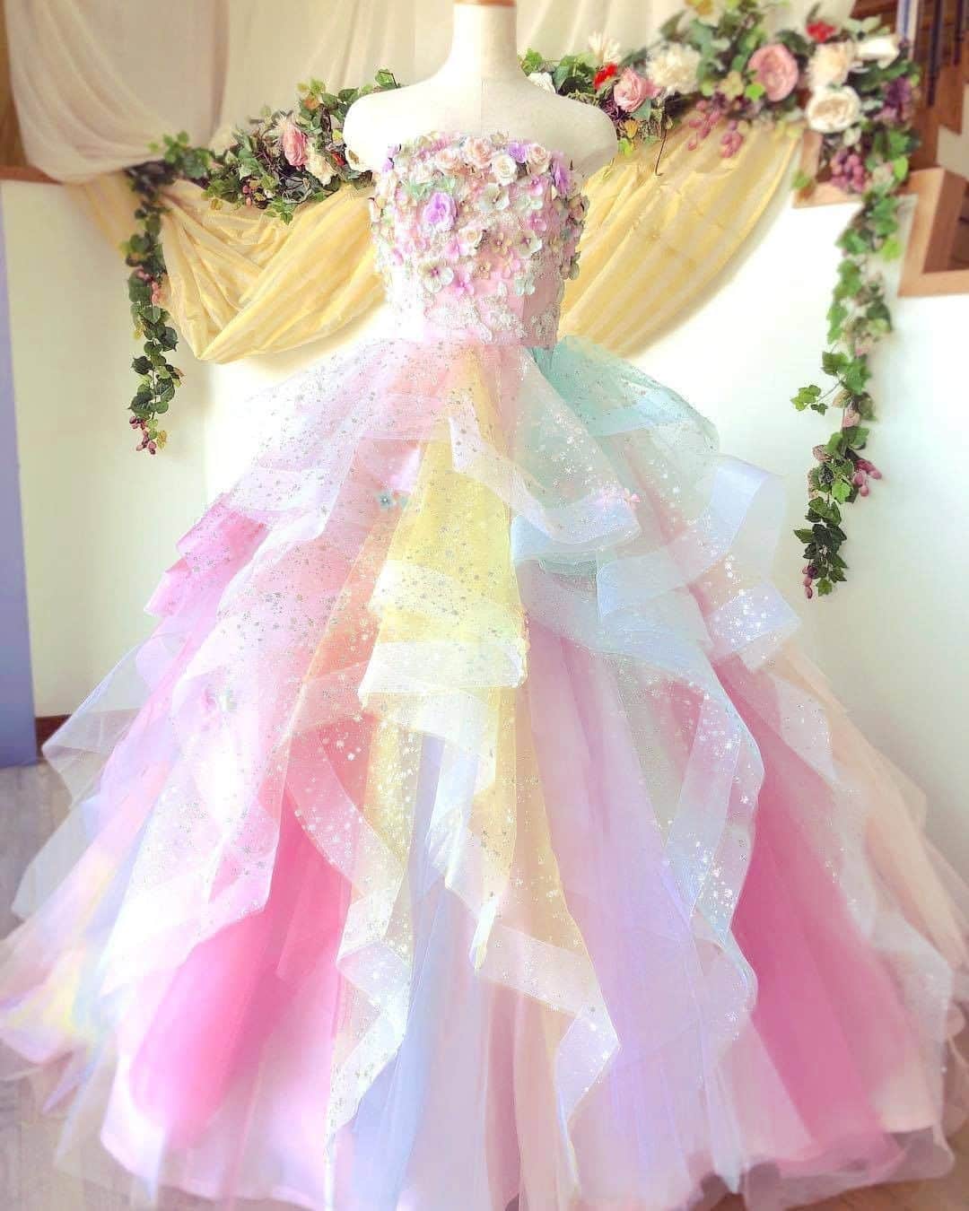 ♡プラコレWedding·⋆*さんのインスタグラム写真 - (♡プラコレWedding·⋆*Instagram)「@placolewedding【#Dressy花嫁 】【#プラコレ】をつけて投稿&フォローしてね♩ . ＝＝＝＝＝＝＝＝ . 夏にぴったりな 甘くて可愛いカラードレス🧚‍♀️💕 ふわっとドレスが揺れる姿は まるで妖精のよう...！  その可愛らしいデザインは ゲストまでも魅了します✨ 『360度、どこから見ても可愛い』を 実現しましょ👗 . ＝＝＝＝＝＝＝＝ 👗Photo by... 1枚目>@haruno45 さん 2枚目>@manaha_boy.0522 さん 3枚目>@yukinko_wedding2020 さん 4枚目>@ibrides_dress_shop さん ＝＝＝＝＝＝＝＝ 『#Dressy花嫁』『#プラコレ』の ハッシュタグをつけて写真をUPしてね✦ 花嫁アプリ『Dressy by プラコレ』の 記事に掲載＆リグラムされるかも♩ . みなさまからのいいねや保存 コメントをお待ちしています♥ 「このウェディングドレス可愛い！」 「ヘアスタイルも気になる！！」 「今の花嫁さんの流行りは！？」etc. . ＝＝＝＝＝＝＝＝ 花嫁アプリでは、 プロのアドバイザーに結婚式の相談を何度でも♡ ウェディングドレスの記事や、 自分のウェディングレポを残せちゃう♡” . ＞＞＞TOPのURLからcheck ⋈ @placolewedding ＞＞＞結婚のご相談は プラコレウェディングアドバイザーへ♡ @wedding_adviser ＞＞＞ウェディングレポを残したいなら、 farny by プラコレをcheck ✎ @farny_wedding ＞＞＞ウェディングアイデア＆DIYは ドレシーアイデアcheck ❁ @dressy_idea >>>素敵なドレスに出会いたい花嫁さま♡ @dressyonline_をcheck . ＝＝＝＝＝＝＝＝＝＝＝＝＝＝＝＝ . #プレ花嫁 #卒花 #花嫁 #卒花嫁 #結婚 #結婚式 #結婚準備 #花嫁準備 #weddingtbt #ウェディングドレス #カラードレス #トータルコーディネート #花嫁コーディネート #試着レポ #farnyレポ #2020冬婚 #2020秋婚 #2021春婚 #そよ風ドレス  #シャーベットカラー #レインボードレス #お色直し #中座 #花嫁スタイル #披露宴 #チュールドレス」9月6日 10時00分 - placole_dressy