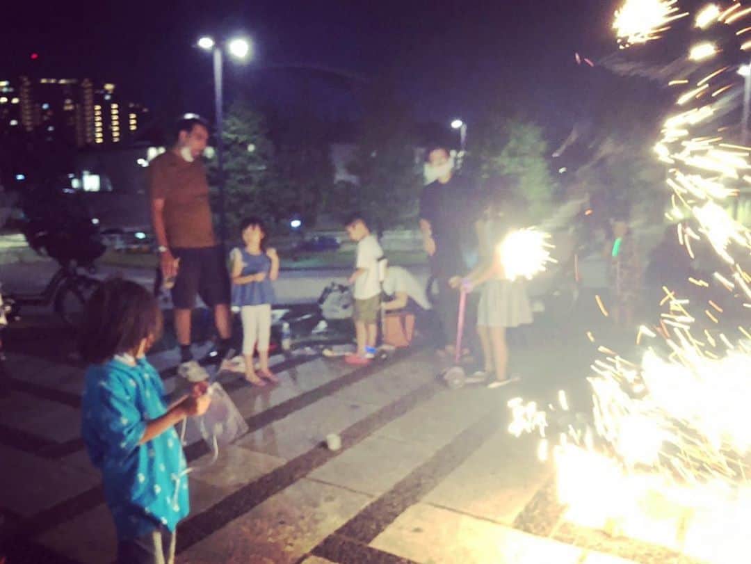 Sayukiさんのインスタグラム写真 Sayukiinstagram 一緒に遊べなかった夏の終わりに ８月末まで花火okの駒沢公園で花火をしました 母達が友達だから生まれた時からの仲 みんなのちょっとした成長が嬉しい 去年もここで花火したから今年も出来て良かった 毎年