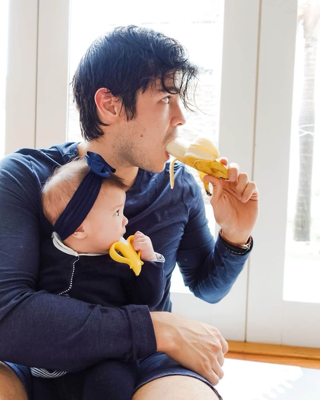アン・カーティスのインスタグラム：「TWINS 👨‍👧  We celebrate having you in our lives not just on Father’s Day but every. single. day. Thank you for being an amazing partner and an even more amazing papa to our little one. We love you @erwan. Happy Father’s Day 😋 Naaaks this year, you get to celebrate twice..   P.S - I guess it’s safe to say that I love you more- Why? Well, our firstborn looks exactly like you 🌸 My Mum told me ganun daw yun. 😋  Happy Father’s Day to all the Dads, Grandfathers and Father Figures on this side of the world! Big hugs and kisses 💋」