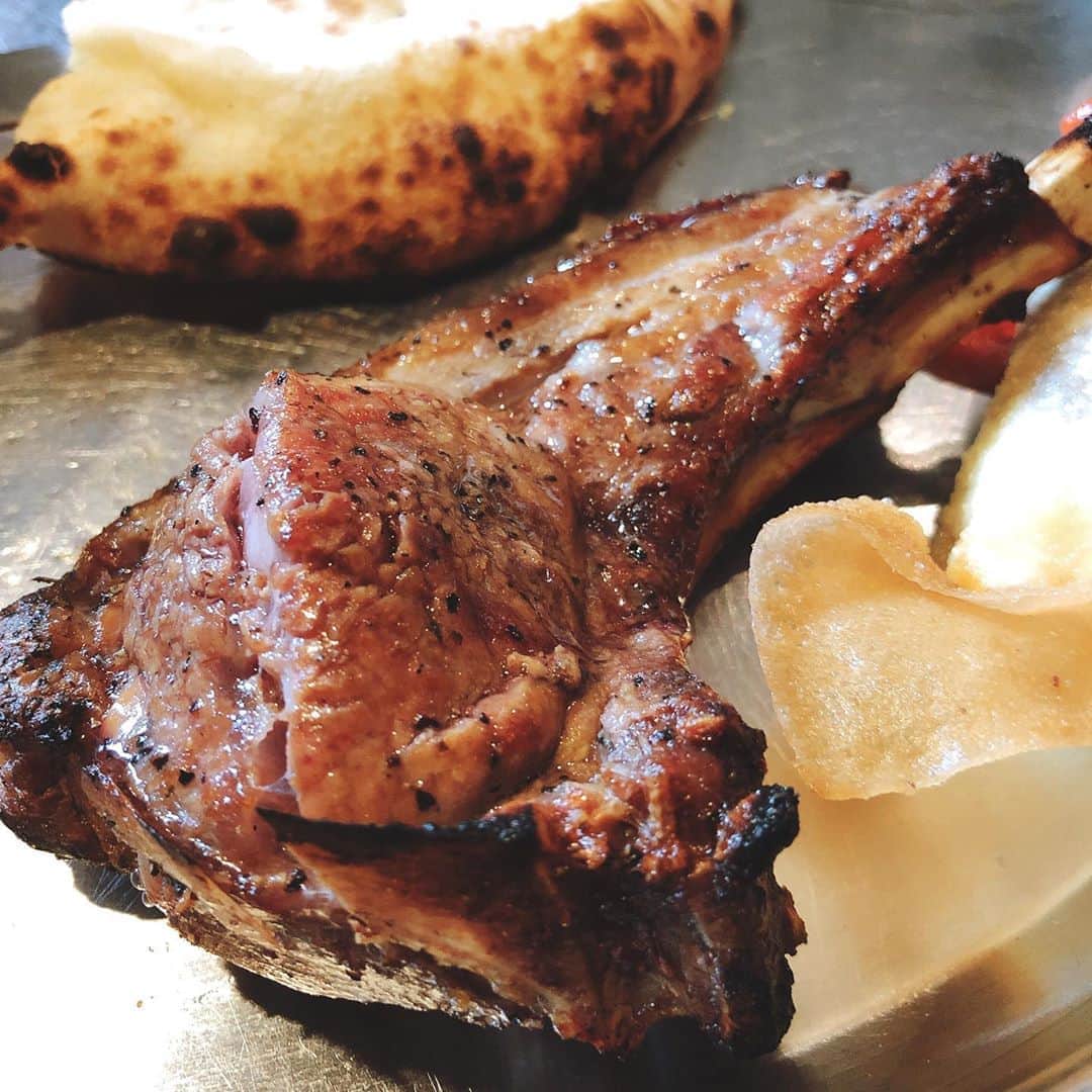 のインスタグラム：「スペアリブ。  ランチなのに650円という安さ。  食べログの評価もめっちゃ高い！  代々木にあるので是非！  #おうち #おうち時間  #おうちごはん #うめぐらむ #ウメログ #コロナ #終息 #嘆願 #おうちcafe  #ころなにまけるな #おうちカフェ #趣味 #がんばれニッポン #がんばれ日本 #牛 #焼肉 #焼肉パーティー  #ダイエット #ダイエッターさんと繋がりたい  #ダイエット記録  #ダイエット方法 #bistro #ひつじや #代々木 #lunch #らんち」