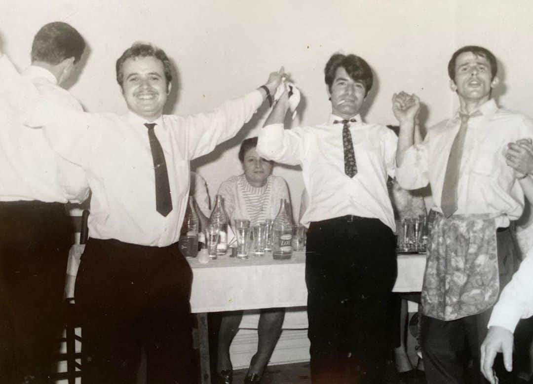 スティーブ・マウザキスのインスタグラム：「Only came across this photo yesterday. My dad Dionissios on the left with a couple of my uncles (Theo and Jimmy who are no longer with us but still partying hard I’m sure). What can I say about my dad on Father’s Day? He beat a heart attack, beat cancer and he’s still fighting. Just a man who kept his head down and worked his arse off in a foreign country his entire life to give his family everything. It’s a debt I’ll never be able to repay and we’re lucky we still got him. Happy Fathers Day Ba. And to fathers everywhere, those with us and to the ones who now only live in our hearts. We salute you.」