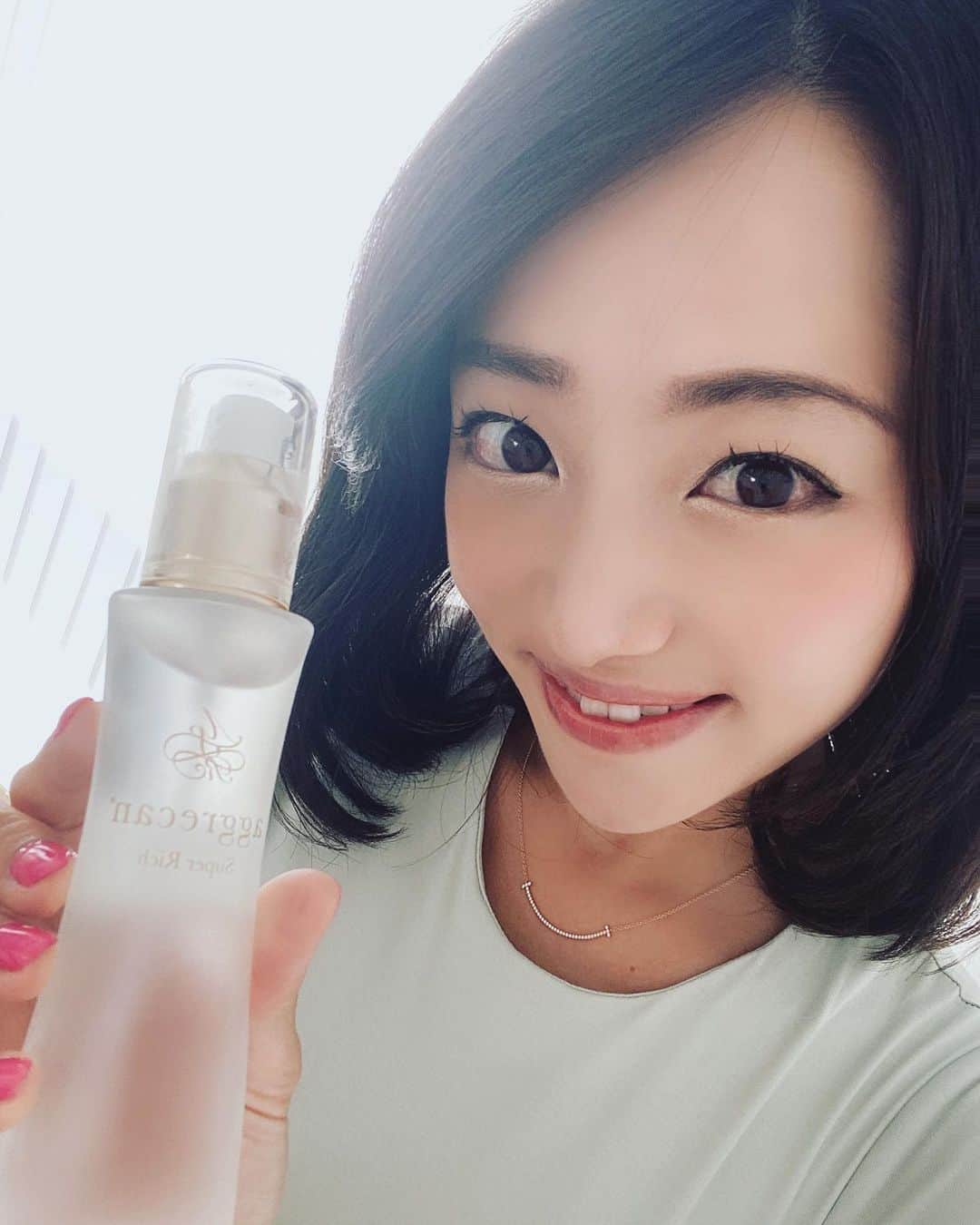 のインスタグラム：「ベタつかないのにすごい保湿力！ 新商品の、アグリカン・スーパーリッチ✨ 肌がみずみずしく、すべすべになるのですごくおすすめ☺️💕  https://agt-t.com/profile.html  #アグリカンスーパーリッチ #アグリカン #プロテオグリカン #化粧品　#化粧水　#スキンケア　#beauty #instabeauty」