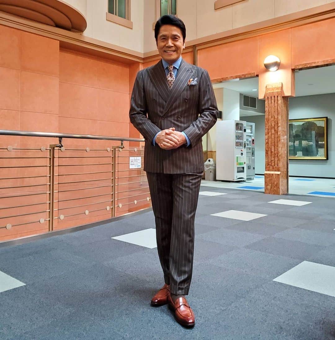 峰竜太のインスタグラム：「#アッコにおまかせ❗ #suit#brilla#shirt#doone#tie#liverano_liverano #shoes#williamklein」