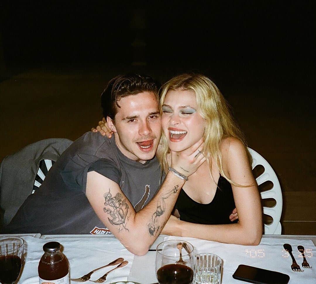 ニコラ・ペルツさんのインスタグラム写真 - (ニコラ・ペルツInstagram)「tb to prom night 💿」9月6日 11時25分 - nicolaannepeltzbeckham