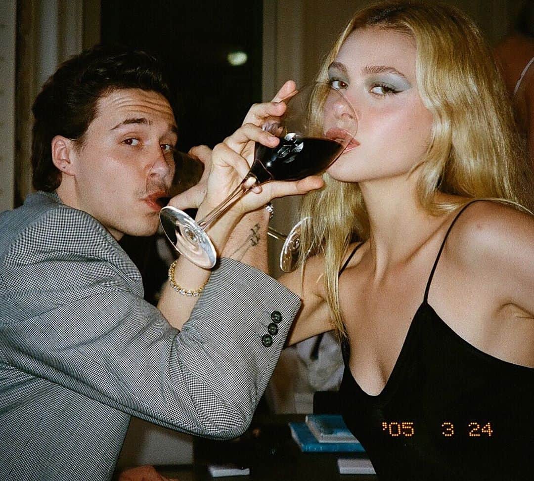 ニコラ・ペルツさんのインスタグラム写真 - (ニコラ・ペルツInstagram)「tb to prom night 💿」9月6日 11時25分 - nicolaannepeltzbeckham
