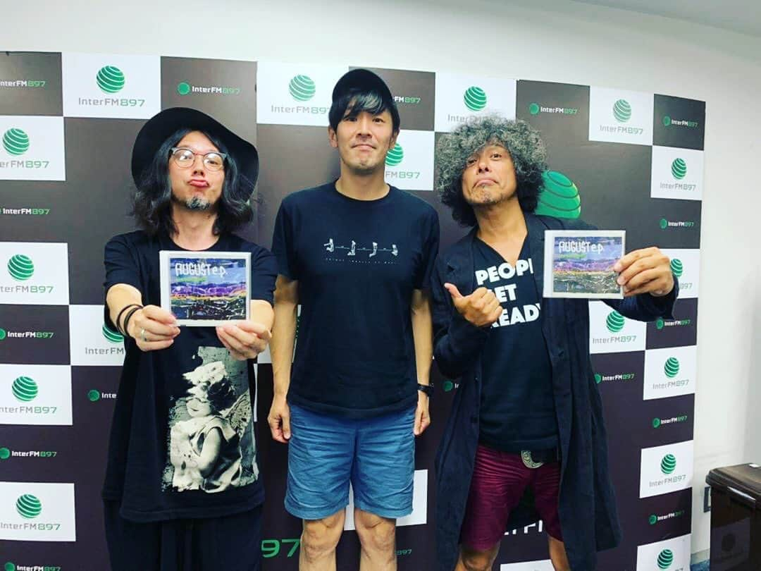 荒井岳史のインスタグラム：「昨夜の #interfm897 #loveonmusic ありがとうございました！ キャリア初の謎かけに挑戦しました笑。  セッションも楽しかった！radikoのタイムフリーで少しの間聴けるようなので、是非聴いてみてください！」