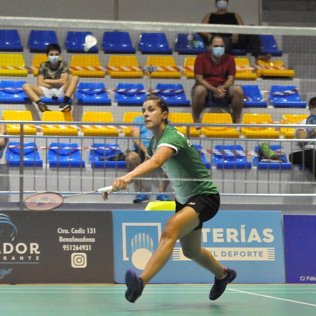 キャロリーナ・マリンのインスタグラム：「About yesterday 🏸💚」