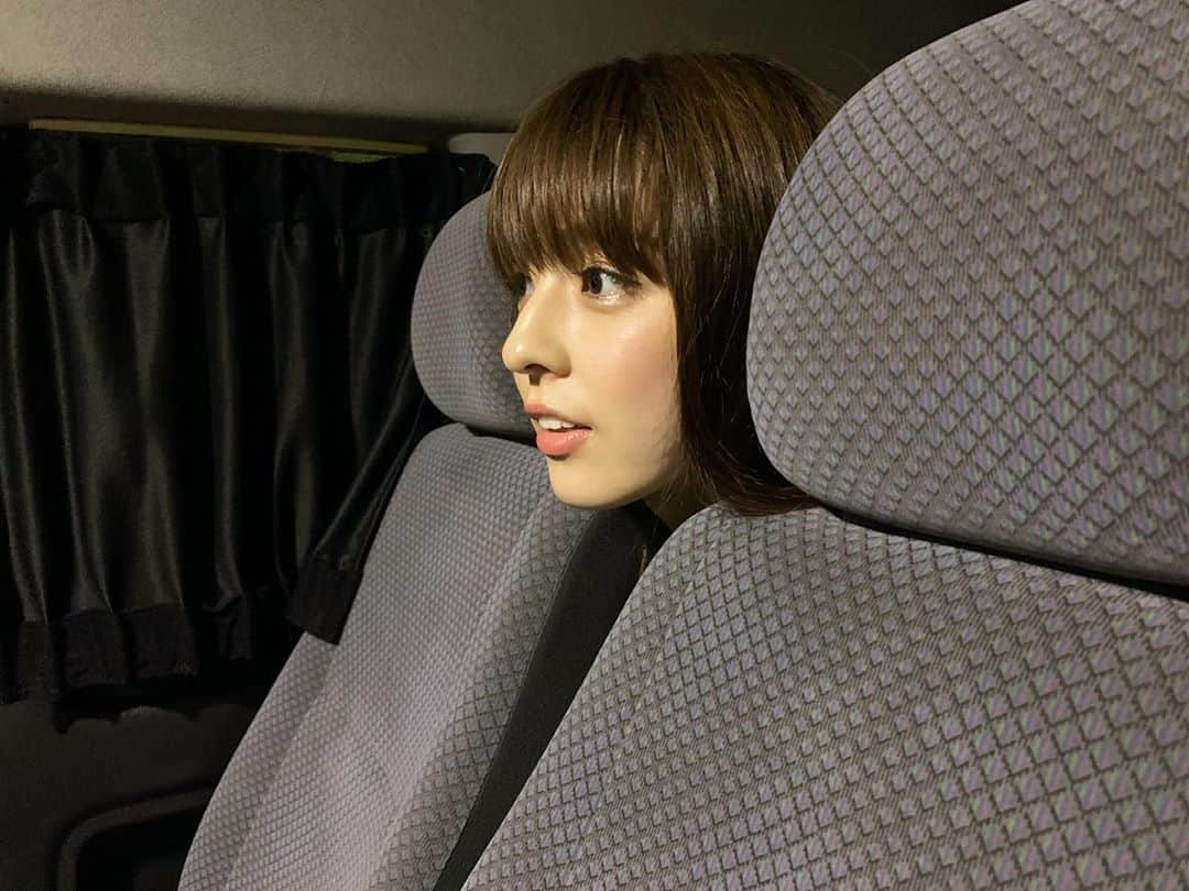 柳ゆり菜さんのインスタグラム写真 - (柳ゆり菜Instagram)「撮影中。  座席から生えてます。  #雨止んで嬉しい」9月6日 20時48分 - yurinayanagi__