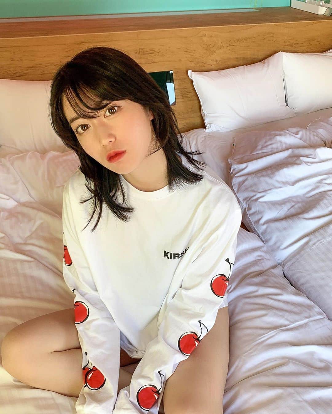 のインスタグラム：「@kirsh_jp_official 🍒 韓国で有名な　@kirsh_girl_japan が日本でも買えちゃう👏 zozotown でこちらのロンtも販売中やよ❤︎クーラー寒かったり、電車の中寒いときはロンTがちょうどいいよね✌️ #キルシー　#kirsh」